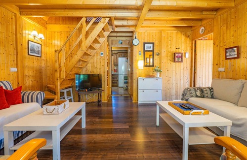Alhaurin el Grande Cottage | Cubo's Finca La Biznaga/private pool/wooden house