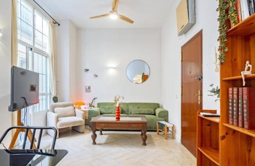 Centro Apartment | Cubo's Luciano Malaga Apartment & Optional Parking