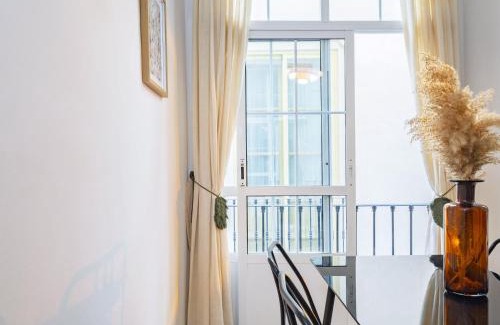 Centro Apartment | Cubo's Luciano Malaga Apartment & Optional Parking