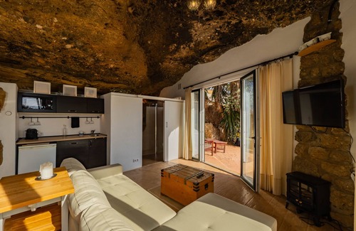 Torremolinos Villa | Cubo's Villa Las Capuchinas & Cave House/private heated pool/air conditioning/sea views/free wifi