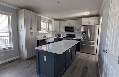 Minerva Park House | cul-de-sec home 4BR 3.5 Baths Sleeps 7 Jacuzzi tub