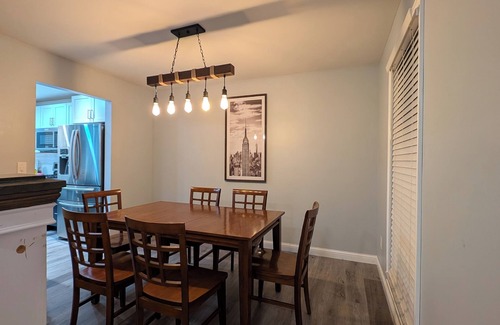 Minerva Park House | cul-de-sec home 4BR 3.5 Baths Sleeps 7 Jacuzzi tub