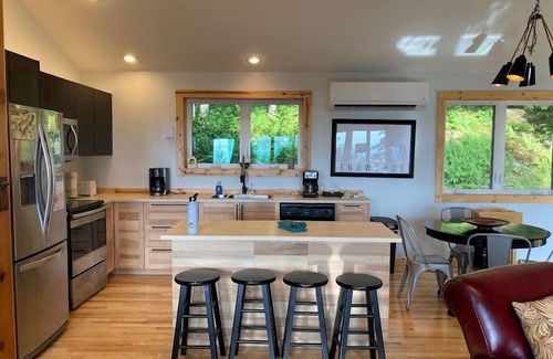 Snowshoe House | Cupp's Cabin 6 BR - NWR - Easy Walk to Slope