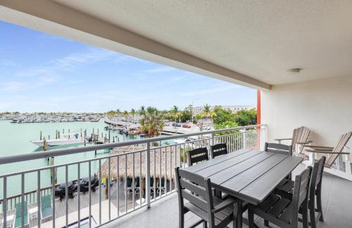 Meadows House | Curacao - Large 2x2 Waterfront Condo Great View Pool & Dock