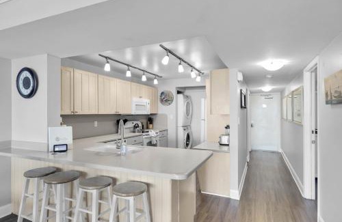 Meadows House | Curacao - Large 2x2 Waterfront Condo Great View Pool & Dock