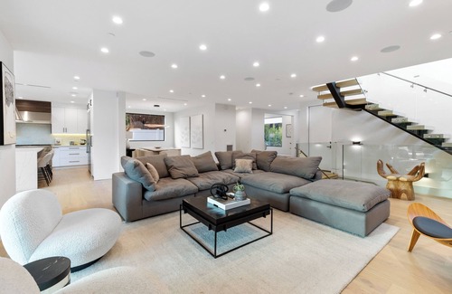 Melrose House | Curson Modern - Modern Beverly Grove Masterpiece