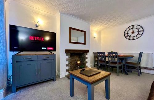 Cleethorpes House | Curzon House Two - Great for Contractors or Family Holidays