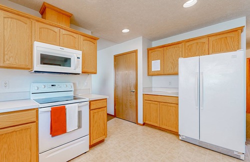 Gresham House | Custom-built home alongside greenspace with deck & massage chairs