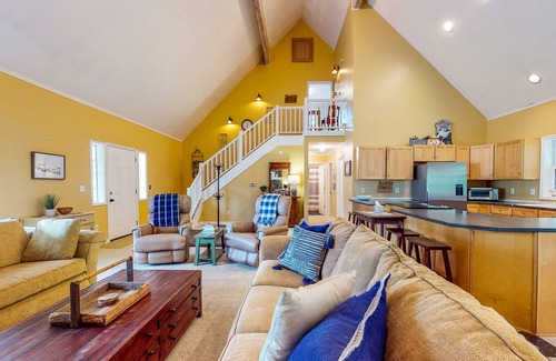 Dallas House | Custom-Built - Large Deck, Griddle, and Washer/Dryer