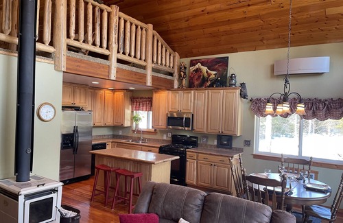 West Glacier Cabin | Custom built West Glacier cabin with private Salt Water Spa