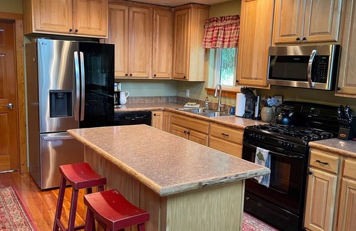 West Glacier Cabin | Custom built West Glacier cabin with private Salt Water Spa