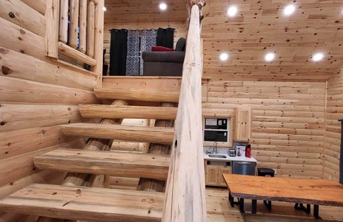 Albrightsville Cabin | Custom Log Cabin 4bd 2ba | Game Room Air Hockey Foosball Arcades