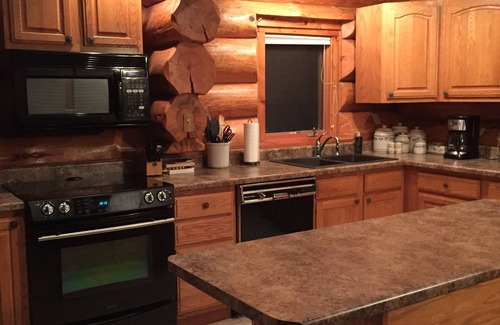 Biwabik House | Custom Log Lake House on Wynne Lake with Pontoon Boat. Summer 1 week Sat to Sat