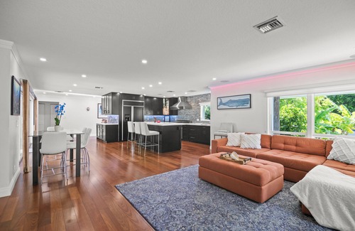 Harbour Inlet House | Custom remodeled home with tropical setting in exclusive Harbor Inlet community