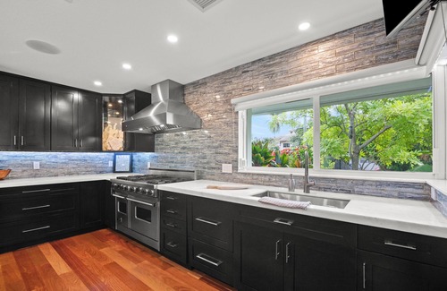 Harbour Inlet House | Custom remodeled home with tropical setting in exclusive Harbor Inlet community
