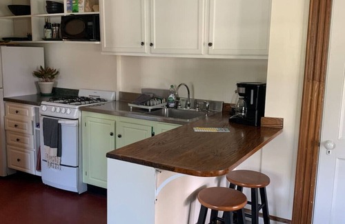 Shelburne Apartment | Cute 1 Bedroom in Historic Downtown Shelburne