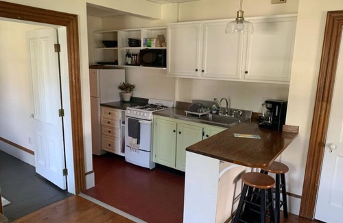Shelburne Apartment | Cute 1 Bedroom in Historic Downtown Shelburne