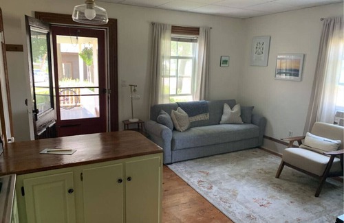 Shelburne Apartment | Cute 1 Bedroom in Historic Downtown Shelburne