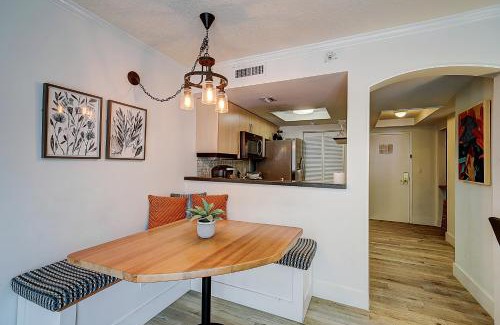 Coconut Grove House | Cute 1 bedroom unit located in Condo Hotel in the heart of Coconut Grove Free Parking