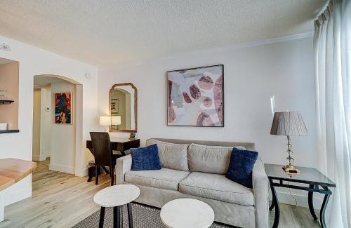 Coconut Grove House | Cute 1 bedroom unit located in Condo Hotel in the heart of Coconut Grove Free Parking