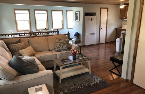 Spirit Lake House | Cute 3-bed Lake-View Home - perfect for families!