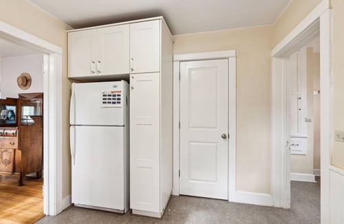 Hood River House | CUTE and COMFORTABLE, in a quaint location, Central AC, DOG friendly