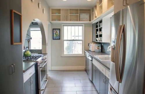 Tulsa House | Cute and Cozy Brookside/Gathering Place Bungalow.