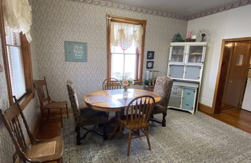 Panguitch House | Cute and Cozy Clover House-Sleeps six comfortably!