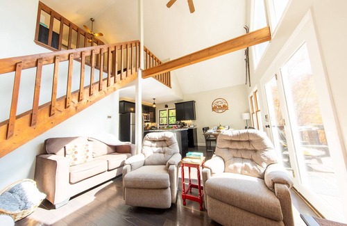 Waynesville Cottage | Cute and Cozy Cottage with hot tub