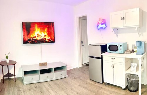 Windsor Hills Apartment | Cute And Cozy Modern Guesthouse