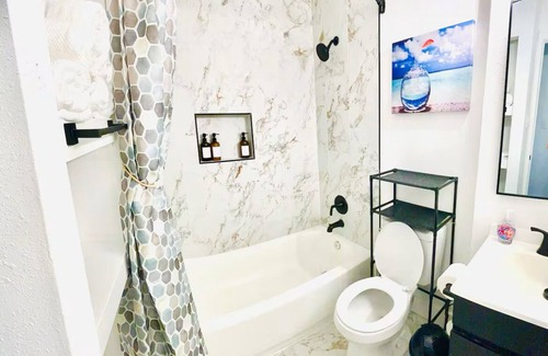 Windsor Hills Apartment | Cute And Cozy Modern Guesthouse