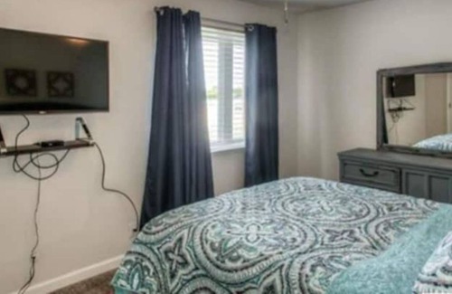 West Omaha House | Cute and cozy updated condo