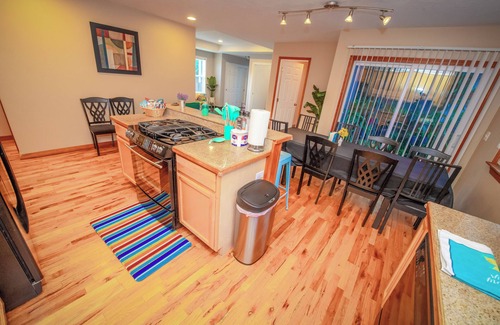 Albany House | Cute Artsy7 large parking near parks 20mins to OSU