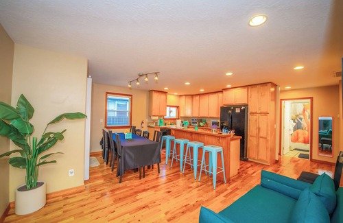 Albany House | Cute Artsy7 large parking near parks 20mins to OSU