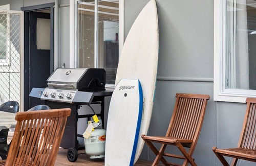 Wamberal Apartment | Cute Beach Escape 50m to Wamberal Beach