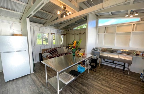 Kealakekua Cabin | Cute Cabin for Two Surrounded by Nature for a Peaceful Getaway in Kealakekua, Hawaii