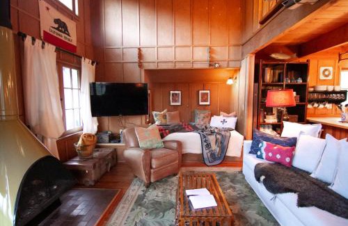 Yachats House | Cute Cabin in Yachats! Short walk to rivers' edge! River Walk Cabin