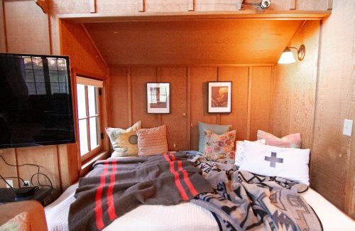 Yachats House | Cute Cabin in Yachats! Short walk to rivers' edge! River Walk Cabin