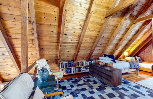 Sky Valley House | Cute cabin with private hot tub, lake/beach access, firepit, & outdoor area