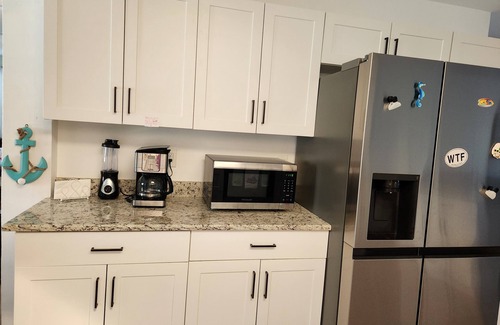 Stuart Cottage | Cute coastal cottage close to beach and downtown nightlife.