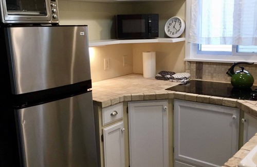 Pentwater Cottage | Cute cottage short walk from the beach.