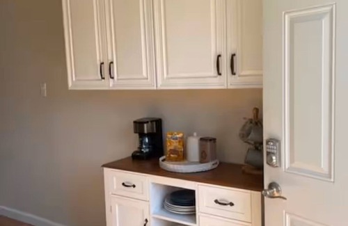 Torrance House | Cute Cottage Style Unit