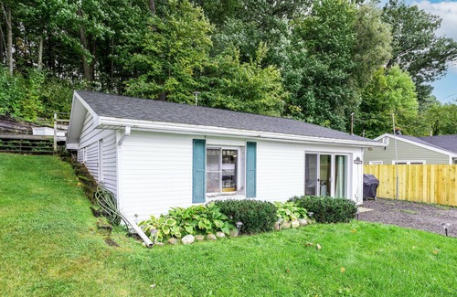 Cloverdale Cottage | Cute cottage with gazebo overlooking the Beach and Lake!