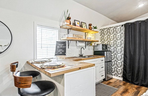 Waco Cottage | Cute & Cozy Tiny House Minutes to Downtown Waco!