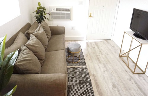 Yucaipa House | Cute, Detached Casita