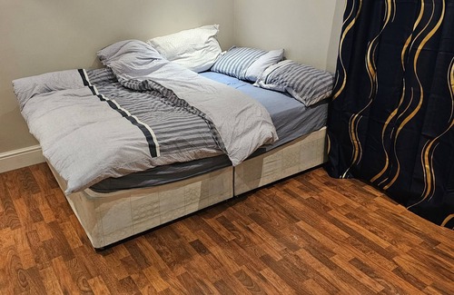 St. Mary's Park Apartment | Cute garden studio flat with winter room.