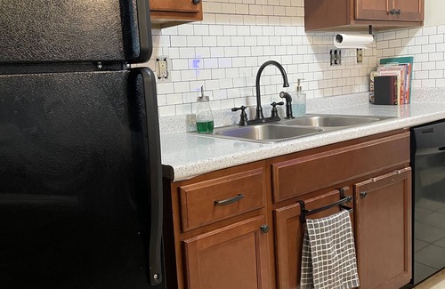 University District House | Cute Home near Broad Ave Memphis. 5 min from Overton Park and on Hampline.