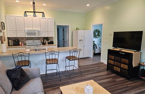 Norwalk House | Cute l'il green house in welcoming Norwalk, Ohio.