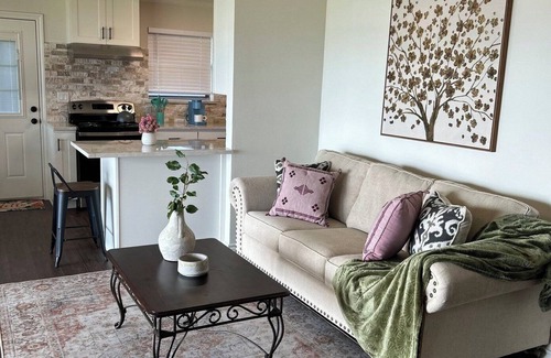 Mabank House | Cute Lakefront Cabin with Beautiful Sunsets in charming Gun Barrel City