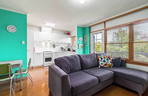 Newtown Apartment | Cute Retro Gem Summar